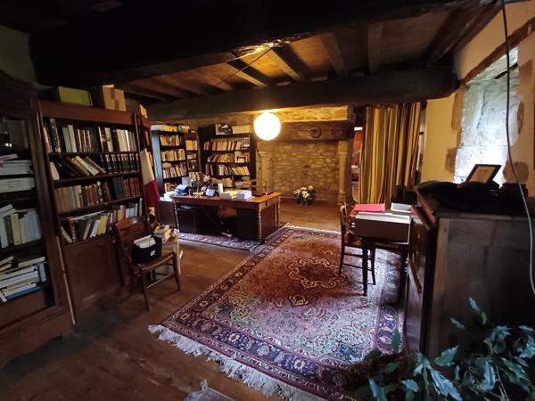 Plougasnou (29630) Plougasnou bourg, manoir du 15ème sur 5900 m2 de terrain avec dépendances.