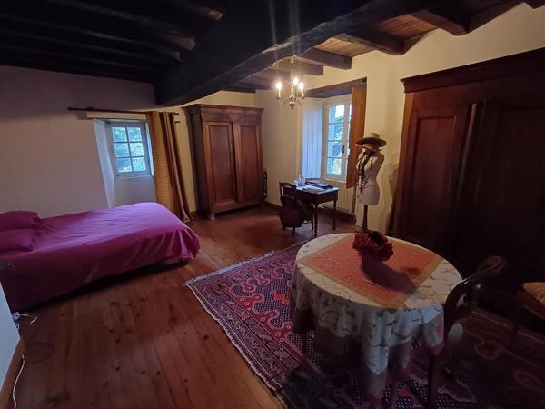 Plougasnou (29630) Plougasnou bourg, manoir du 15ème sur 5900 m2 de terrain avec dépendances.