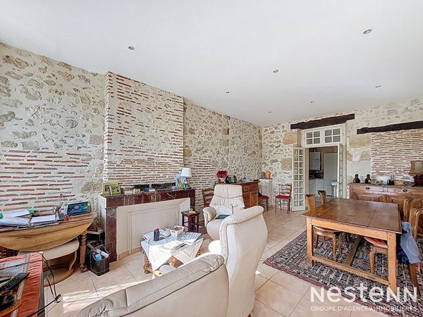 A Vendre Maison de Ville en Pierre, entièrement rénovée de 186 m² dans le centre historique de Condom