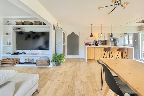 Puyvert (84160) Maison rénovée 3 chambres 2 salles de bain avec jardin