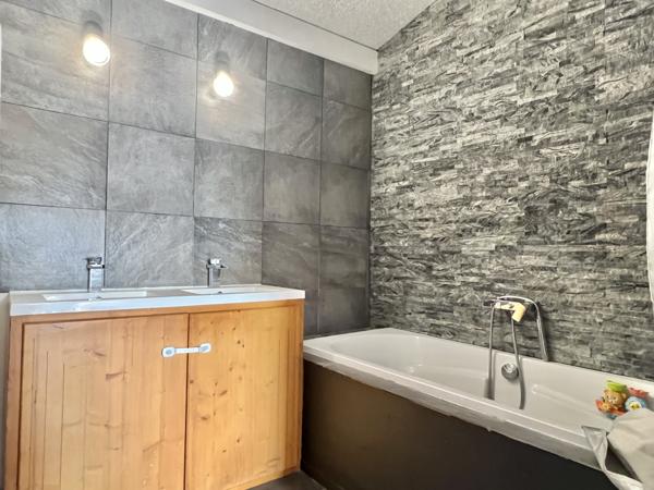 Puyvert (84160) Maison rénovée 3 chambres 2 salles de bain avec jardin