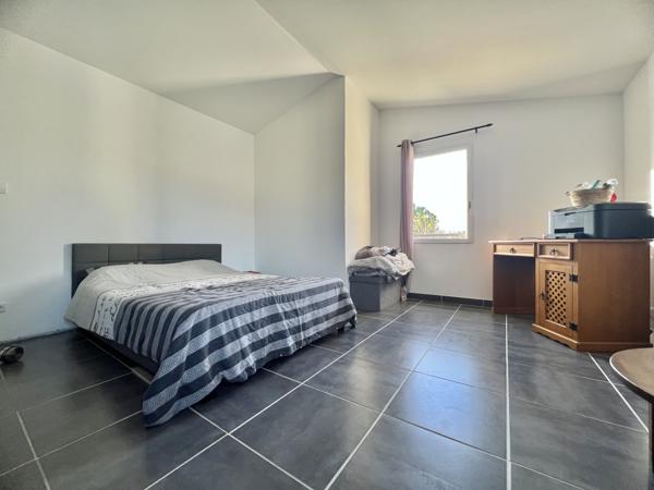 Puyvert (84160) Maison rénovée 3 chambres 2 salles de bain avec jardin