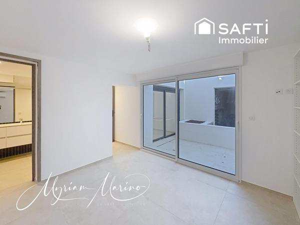 APPARTEMENT D’EXCEPTION EN REZ-DE-VILLA AVEC TERRASSE ET VUE MER - LES ISSAMBRES (83380)