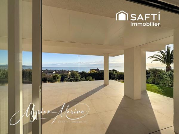 APPARTEMENT D’EXCEPTION EN REZ-DE-VILLA AVEC TERRASSE ET VUE MER - LES ISSAMBRES (83380)