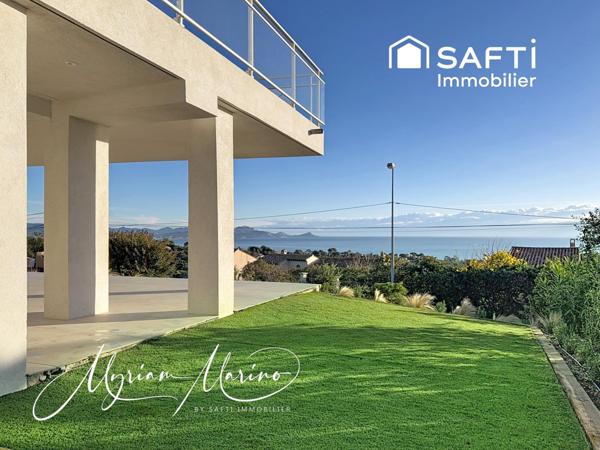 APPARTEMENT D’EXCEPTION EN REZ-DE-VILLA AVEC TERRASSE ET VUE MER - LES ISSAMBRES (83380)