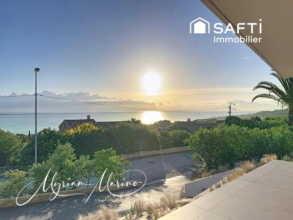 APPARTEMENT D’EXCEPTION EN REZ-DE-VILLA AVEC TERRASSE ET VUE MER - LES ISSAMBRES (83380)