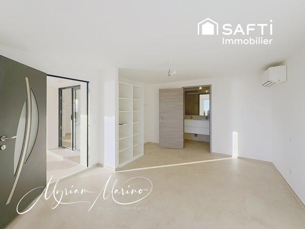 APPARTEMENT D’EXCEPTION EN REZ-DE-VILLA AVEC TERRASSE ET VUE MER - LES ISSAMBRES (83380)