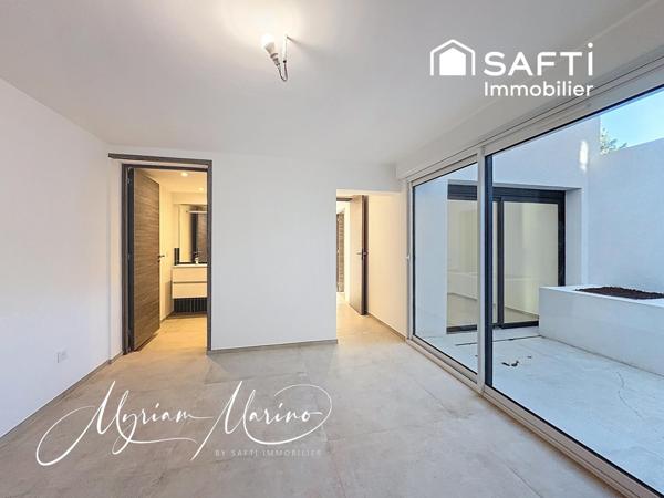 APPARTEMENT D’EXCEPTION EN REZ-DE-VILLA AVEC TERRASSE ET VUE MER - LES ISSAMBRES (83380)