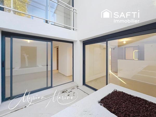 APPARTEMENT D’EXCEPTION EN REZ-DE-VILLA AVEC TERRASSE ET VUE MER - LES ISSAMBRES (83380)