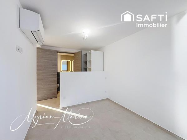 APPARTEMENT D’EXCEPTION EN REZ-DE-VILLA AVEC TERRASSE ET VUE MER - LES ISSAMBRES (83380)