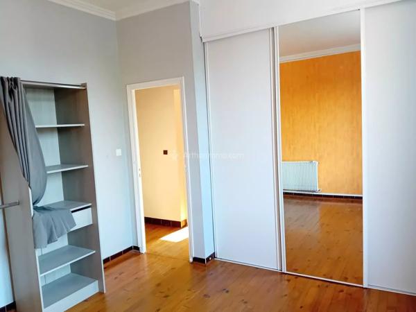Vente                                                      Immeuble
                        
                     8 pièces                      155 m2                     à Blaye-les-Mines