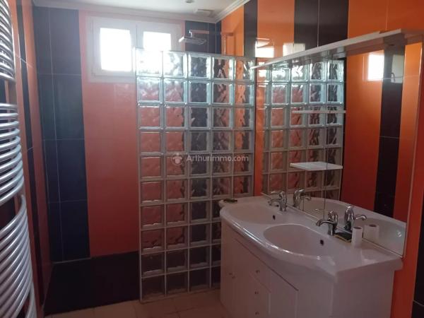 Vente                                                      Immeuble
                        
                     8 pièces                      155 m2                     à Blaye-les-Mines