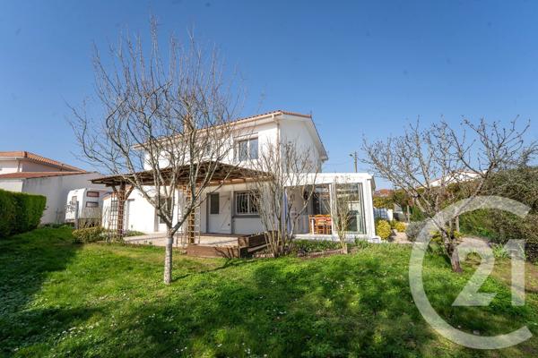 Maison à vendre  3 pièces - 135 m 2   LE GUA  - 17