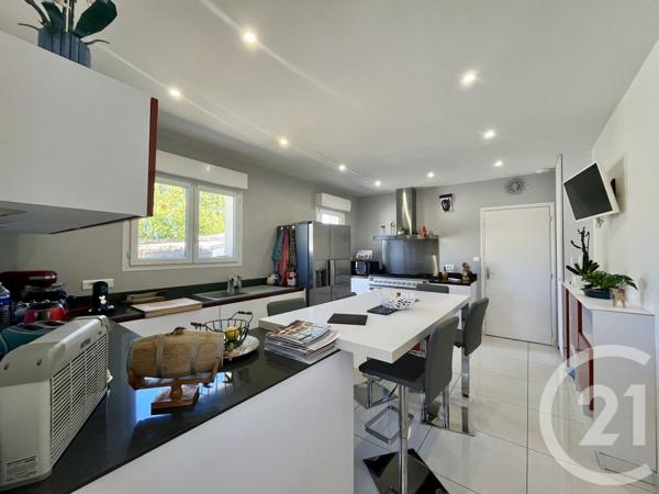 Maison à vendre  3 pièces - 135 m 2   LE GUA  - 17