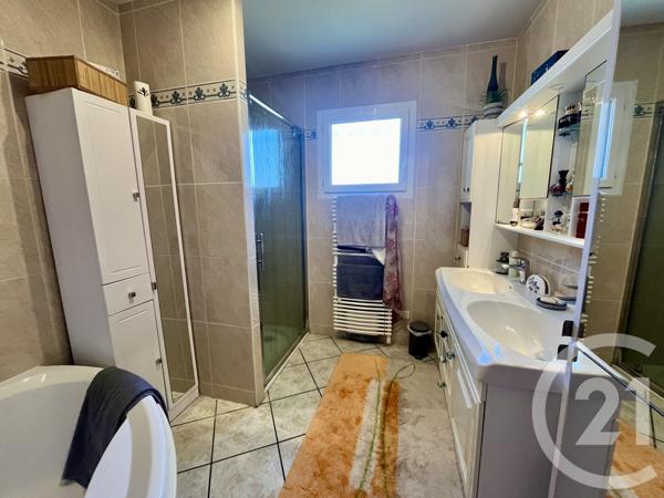 Maison à vendre  3 pièces - 135 m 2   LE GUA  - 17