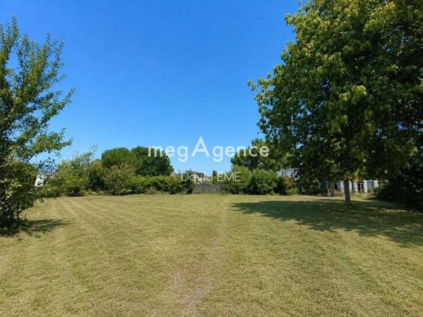 Terrain à AIZENAY, 85190 - 907m²
