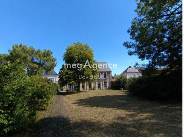 Terrain à AIZENAY, 85190 - 907m²