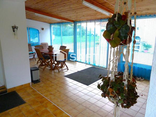 Propriété avec maison d'habitation et dépendances