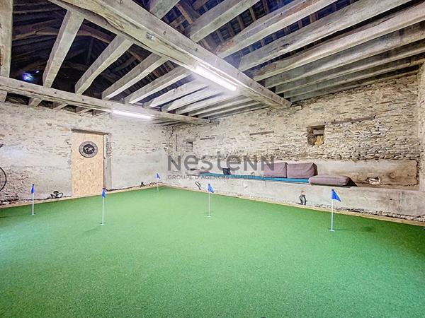 Propriété de charme avec practice de golf, gîtes et 7 hectares de nature à St Fort (Mayenne).