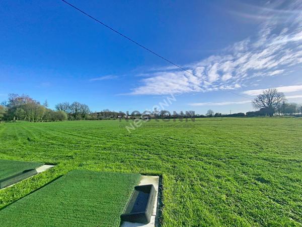 Propriété de charme avec practice de golf, gîtes et 7 hectares de nature à St Fort (Mayenne).
