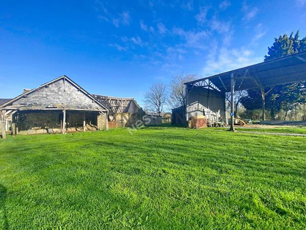 Propriété de charme avec practice de golf, gîtes et 7 hectares de nature à St Fort (Mayenne).