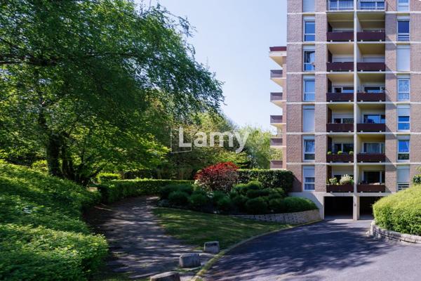 Appartement garage double en sous sol