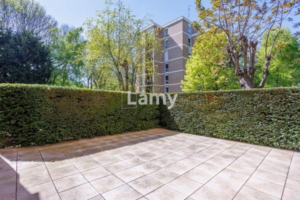 Appartement garage double en sous sol