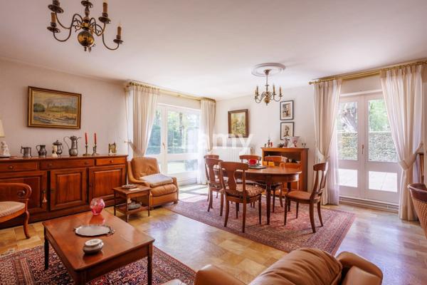 Appartement garage double en sous sol