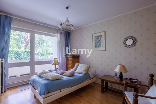 Appartement garage double en sous sol