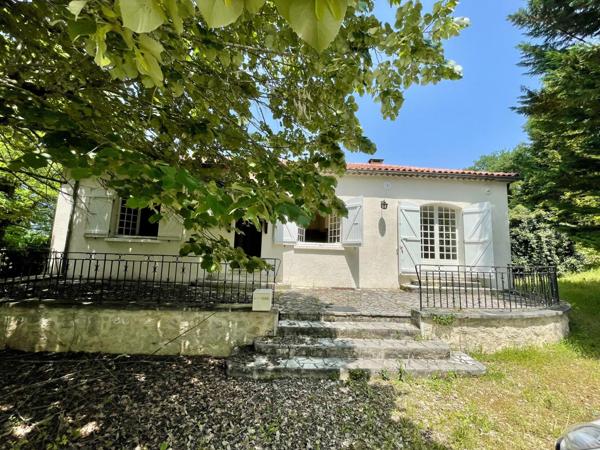 Petit havre de paix à Lauraët sur un parc arboré de 2700 m2 environ