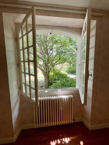 Petit havre de paix à Lauraët sur un parc arboré de 2700 m2 environ