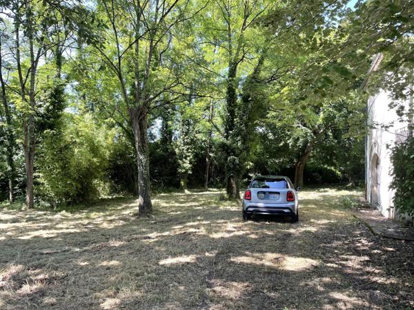 Petit havre de paix à Lauraët sur un parc arboré de 2700 m2 environ