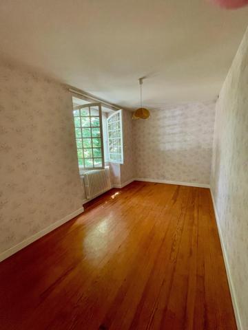 Petit havre de paix à Lauraët sur un parc arboré de 2700 m2 environ