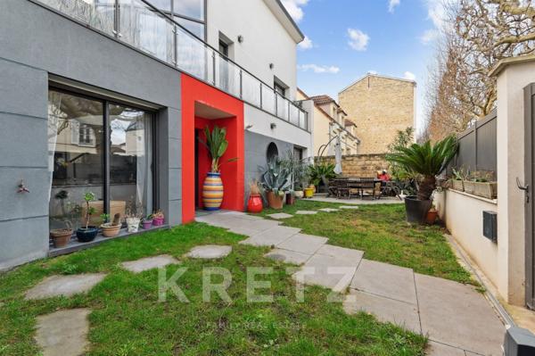 Maison contemporaine avec terrasses et patio
