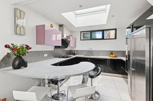 Maison contemporaine avec terrasses et patio