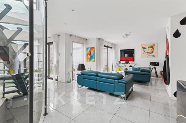 Maison contemporaine avec terrasses et patio