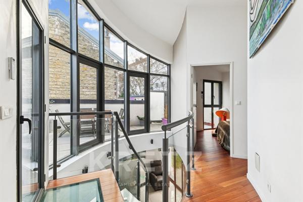 Maison contemporaine avec terrasses et patio