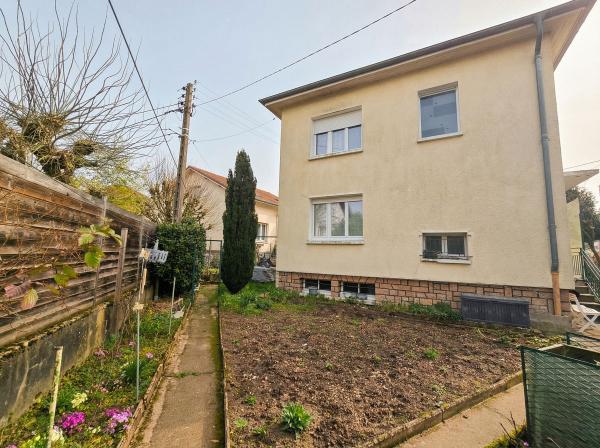 Maison individuelle T5 avec 3 chambres, jardin, parking et garage à Lunéville (54300)