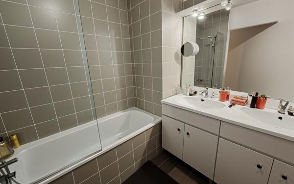 Appartement à vendre    4 pièces • 89,83 m2 Bordeaux