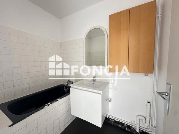 Location Appartement 2 pièces 47.25 m² - 72 BD DELESCLUZE Toulon 83200