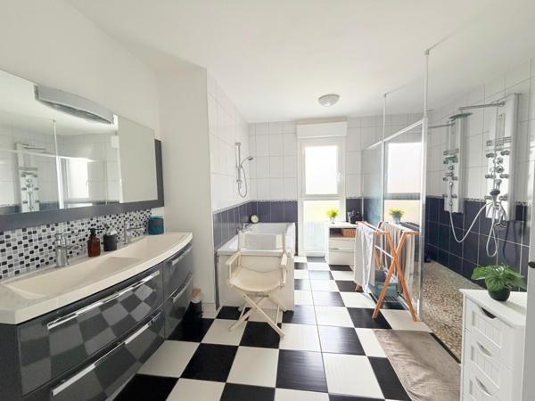 Maison à LA SEGUINIERE, 49280 - 7 pièces 171m²