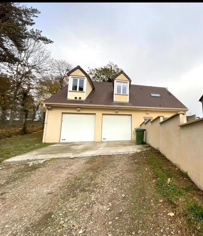 Local/bureau à louer GUERVILLE (78) 117 m² - GARAGE - BUREAU - SANITAIRES DOUCHE ET WC -