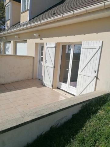 Local/bureau à louer GUERVILLE (78) 117 m² - GARAGE - BUREAU - SANITAIRES DOUCHE ET WC -