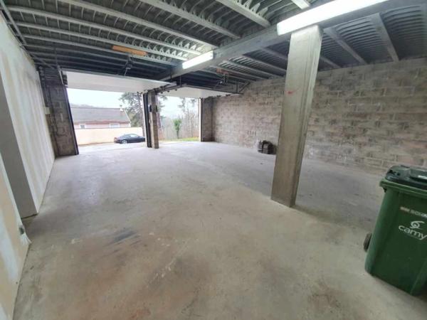 Local/bureau à louer GUERVILLE (78) 117 m² - GARAGE - BUREAU - SANITAIRES DOUCHE ET WC -