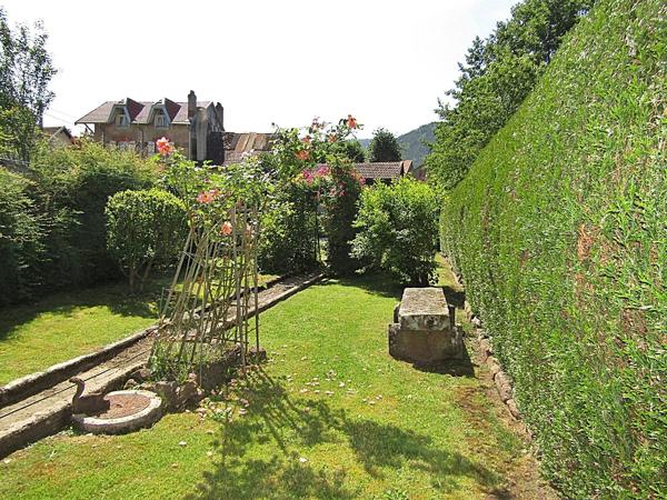 Vente                                                      Maison de village
                        
                     5 pièces                      115 m2                     à Schirmeck