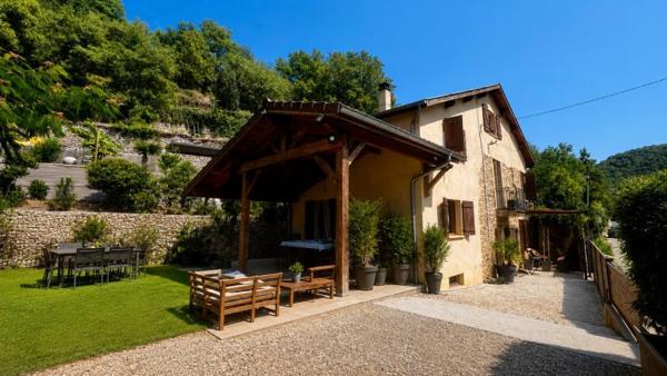 Vente / Maison en pierre à Villemoirieu (38460)