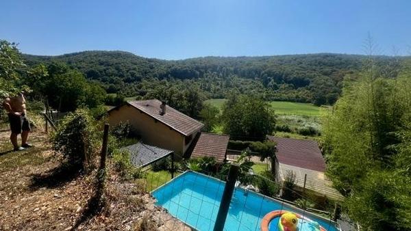 Vente / Maison en pierre à Villemoirieu (38460)