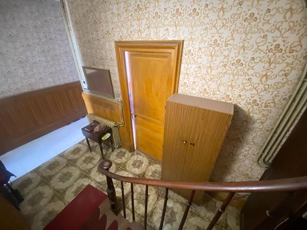 Maison de ville, maison de fond de cour et grand garage