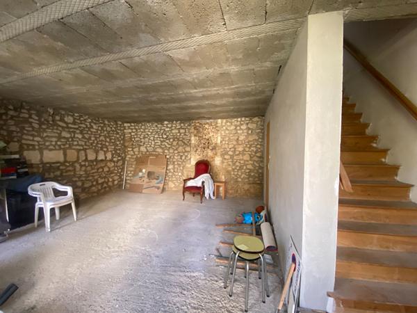 Maison de ville, maison de fond de cour et grand garage