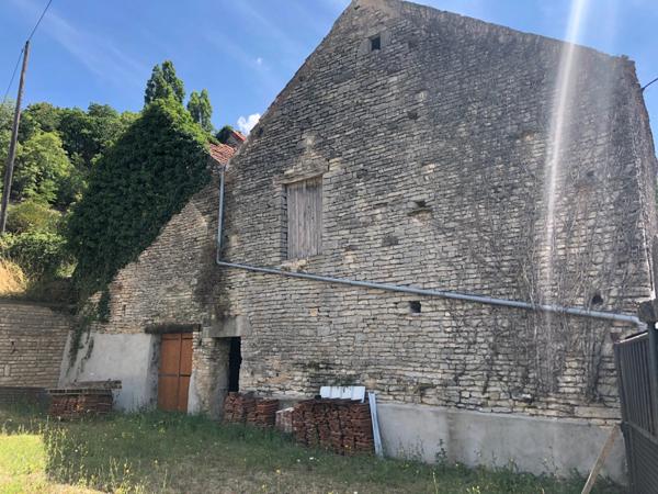 Grange avec cour et jardin proche MONTBARD (21500)